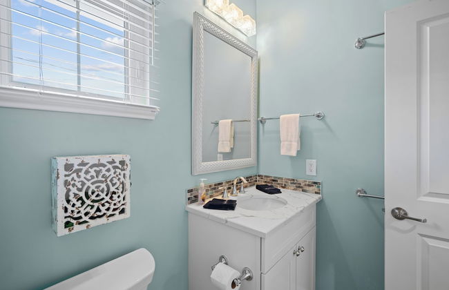Sardinia Vacation Rental: Delightful Coastal Home near Vanderbilt Beach. Relax in a Private Pool and Spacious 4-BR Retreat with Modern Amenities. Ideal for Families. Minutes from Mercato and Local Attractions - Photo 27