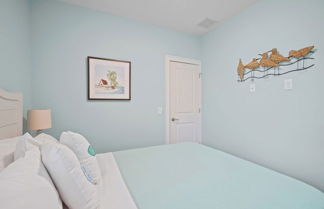 Sardinia Vacation Rental: Delightful Coastal Home near Vanderbilt Beach. Relax in a Private Pool and Spacious 4-BR Retreat with Modern Amenities. Ideal for Families. Minutes from Mercato and Local Attractions - Photo 28