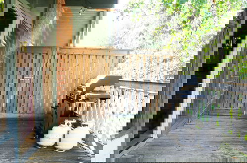 Foto 12 - 4 bedroom Blue Mountain Cottage with Private Beach Access, BBQ, Petfriendly