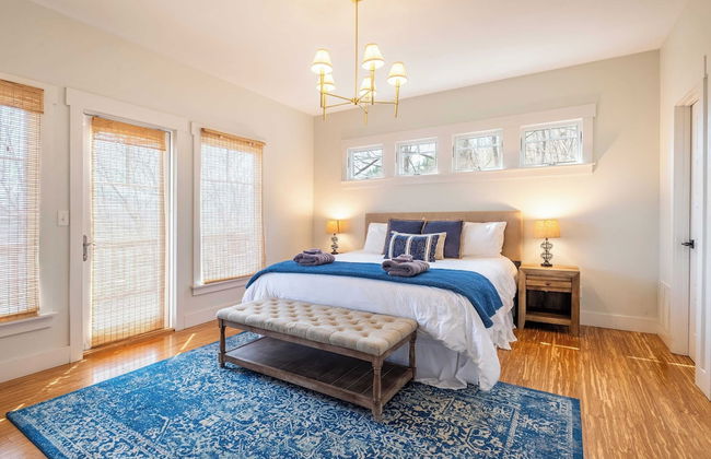 Private Retreat w/ Hot Tub, Amazing Views, Game Room Silver Spoon by Avantstay - Photo 21