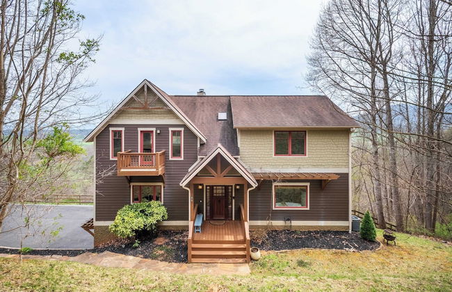 Private Retreat w/ Hot Tub, Amazing Views, Game Room Silver Spoon by Avantstay - Photo 30