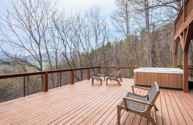 Private Retreat w/ Hot Tub, Amazing Views, Game Room Silver Spoon by Avantstay - Photo 29