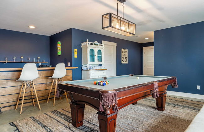 Private Retreat w/ Hot Tub, Amazing Views, Game Room Silver Spoon by Avantstay - Photo 6