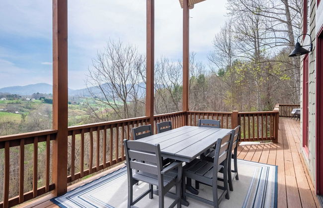 Private Retreat w/ Hot Tub, Amazing Views, Game Room Silver Spoon by Avantstay - Photo 28