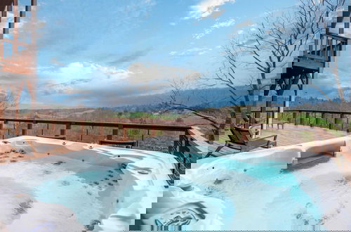 Foto 4 - Silver Spoon by Avantstay Hot Tub, Views, Billiards Group Retreat