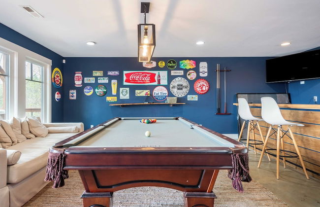 Private Retreat w/ Hot Tub, Amazing Views, Game Room Silver Spoon by Avantstay - Photo 19