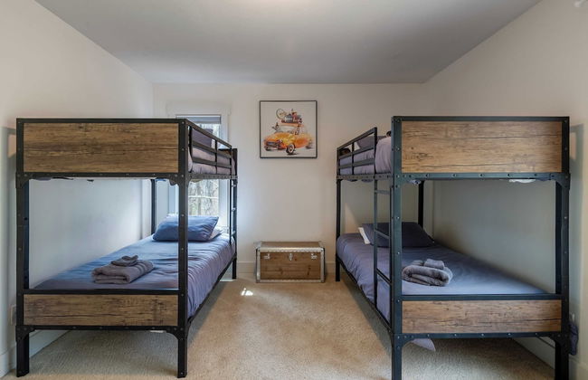 Private Retreat w/ Hot Tub, Amazing Views, Game Room Silver Spoon by Avantstay - Photo 26