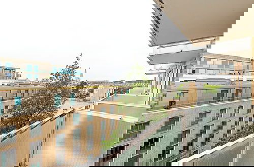 Foto 22 - Modern Apartment With Balcony