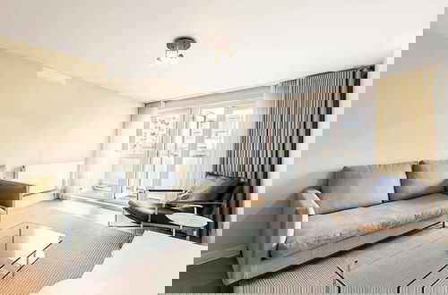 Foto 7 - Modern Apartment With Balcony