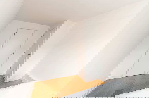 Foto 20 - Modern Apartment With Balcony