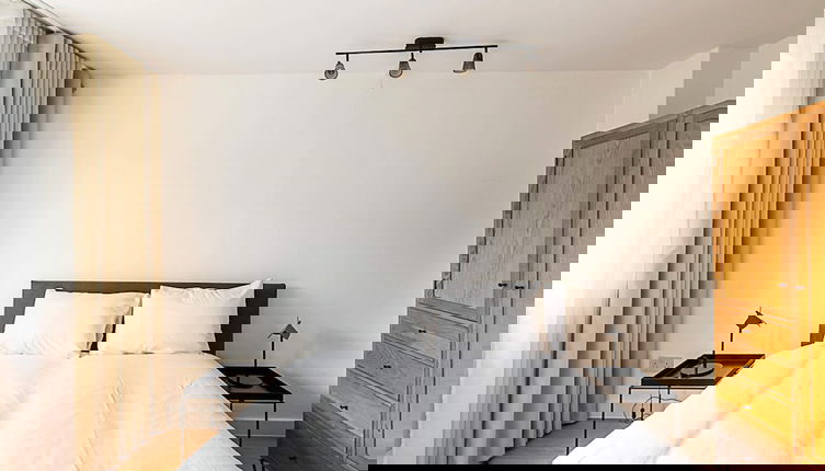 Foto 1 - Modern Apartment With Balcony