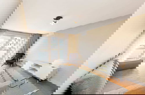 Foto 18 - Modern Apartment With Balcony