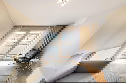 Foto 10 - Modern Apartment With Balcony