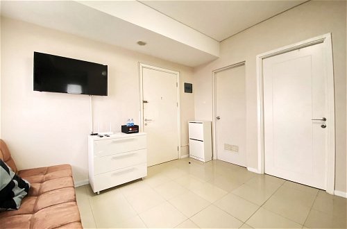Photo 16 - Comfy And Modern 2Br Apartment At Parahyangan Residence