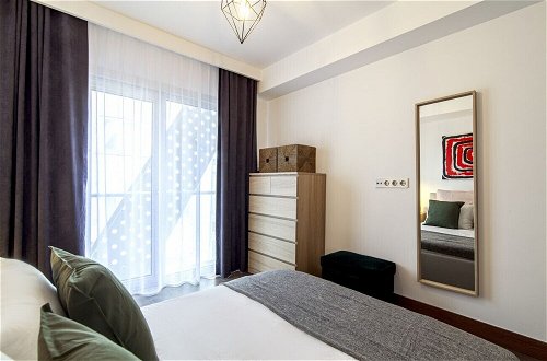 Photo 11 - Modern Flat in Sisli With Central Location