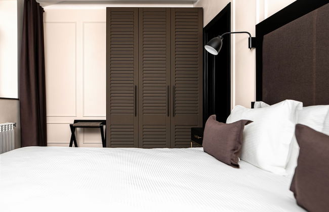 De Paris Apartments - Photo 12