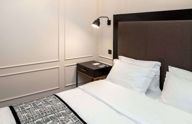 De Paris Apartments - Photo 6