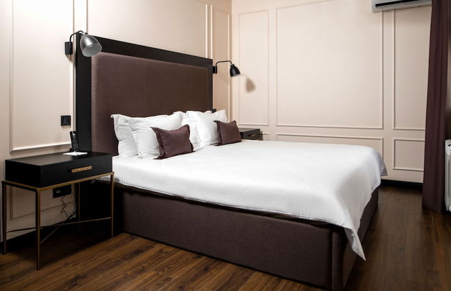 De Paris Apartments - Photo 8