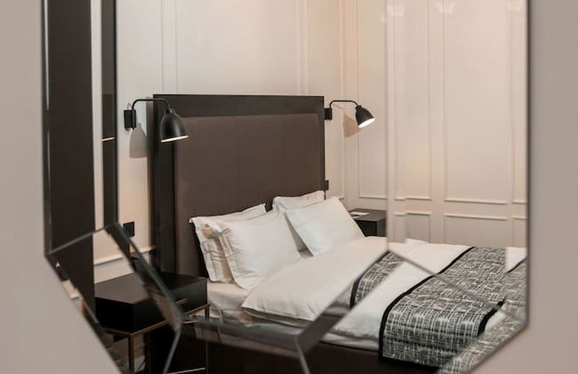 De Paris Apartments - Photo 3