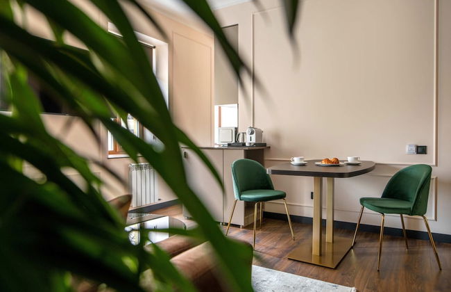 De Paris Apartments - Photo 10