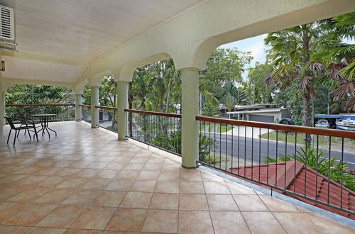 Photo 14 - Tropical Villa Bella with Private Pool