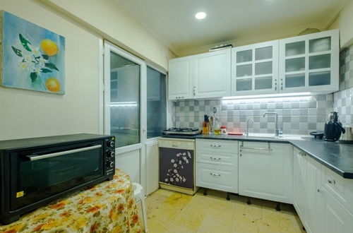 Photo 5 - Lovely Flat Near Popular Attractions in Kadikoy