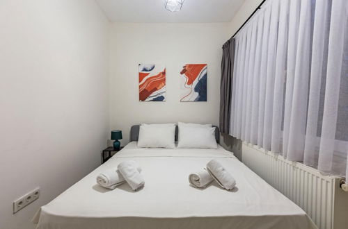 Photo 2 - Modern Flat 5-min Walk to Taksim Square in Beyoglu