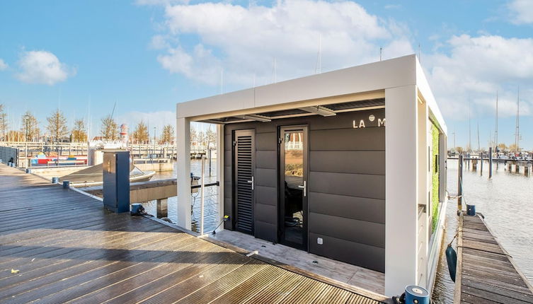 Photo 1 - Beautiful Houseboat With Shared Pool