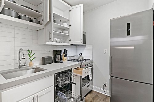 Photo 7 - Stylish & Furnished Studio in Lakeview