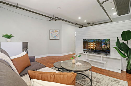 Foto 9 - Stylish & Furnished Studio in Lakeview