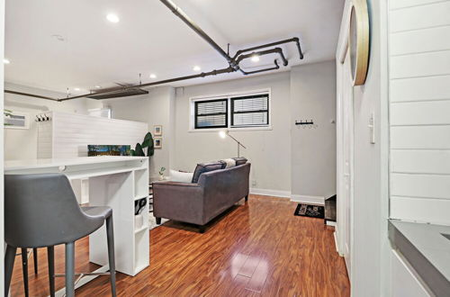 Photo 13 - Stylish & Furnished Studio in Lakeview