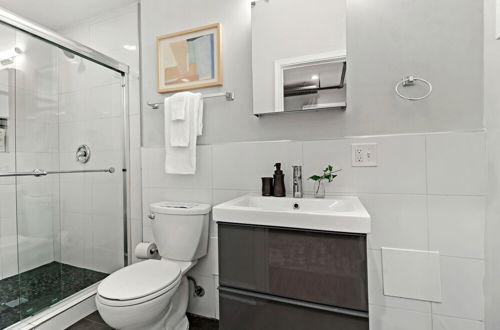 Foto 14 - Stylish & Furnished Studio in Lakeview