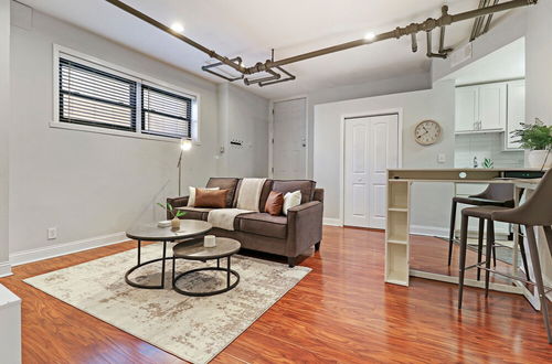 Photo 11 - Stylish & Furnished Studio in Lakeview