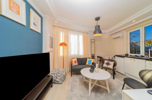 Photo 6 - Vibrant and Central Apartment in Muratpasa