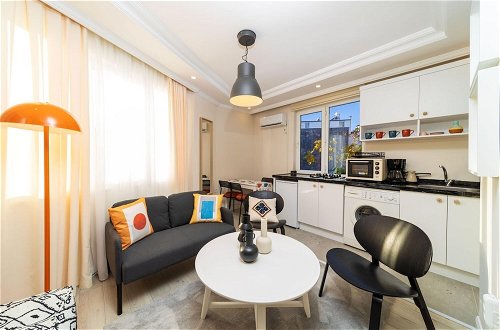 Photo 4 - Vibrant and Central Apartment in Muratpasa
