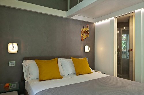 Photo 9 - Elegant Apartment at Chiaia by Wonderful Italy