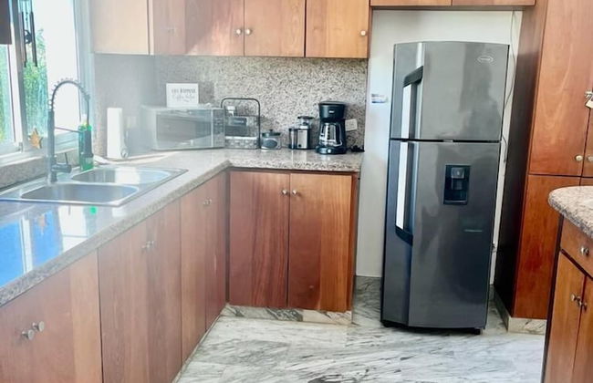 2 Minutes Walk to Beach Huge 3 bdrm Condo with Pool - Foto 38