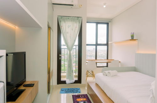 Foto 13 - Good Deal And Simply Look Studio Room At Transpark Bintaro Apartment