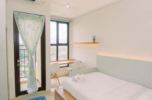 Foto 3 - Good Deal And Simply Look Studio Room At Transpark Bintaro Apartment