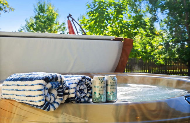 Parkside Gardens | Shady Private Yard W/ Hot Tub! - Foto 20