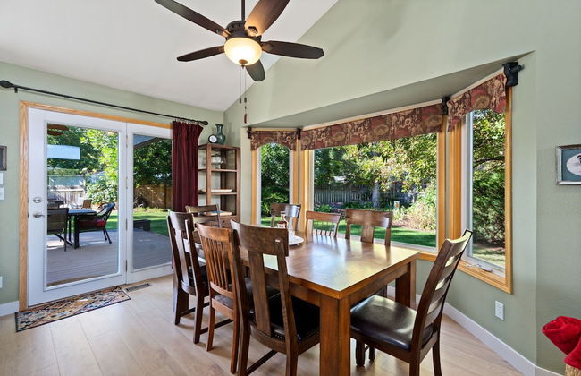 Parkside Gardens | Shady Private Yard W/ Hot Tub! - Foto 24