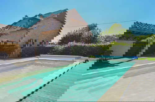 Foto 31 - Luxury Villa With Swimming Pool