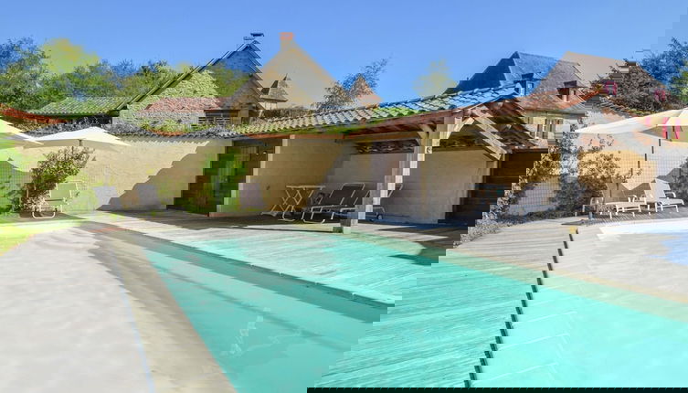 Foto 1 - Luxury Villa With Swimming Pool