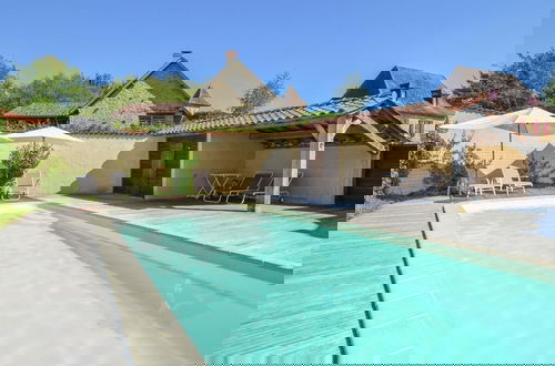 Foto 1 - Luxury Villa With Swimming Pool
