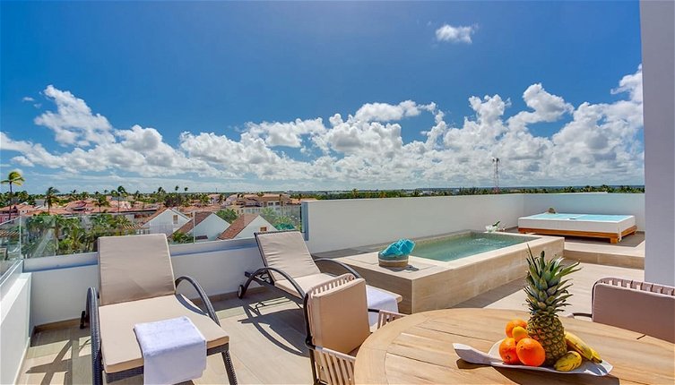 Photo 1 - Luxury and Spacious Penthouse With Beach View