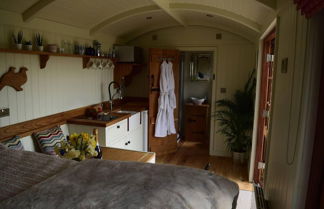 Photo 3 - Shephards Hut With Hot Tub in the Cotswolds