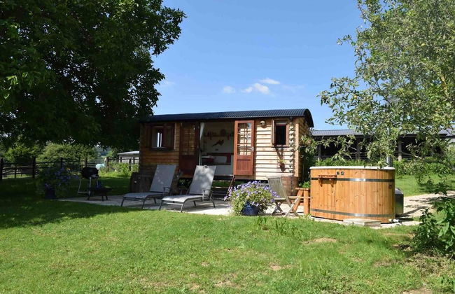 Shephards Hut With Hot Tub in the Cotswolds - Foto 1
