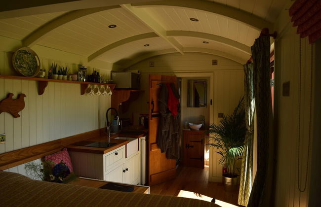 Shephards Hut With Hot Tub in the Cotswolds - Foto 2