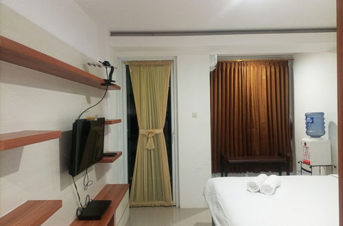 Foto 6 - Homey And Comfort Stay Studio At Green Park Yogyakarta Apartment