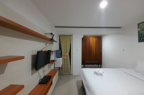 Photo 4 - Homey And Comfort Stay Studio At Green Park Yogyakarta Apartment